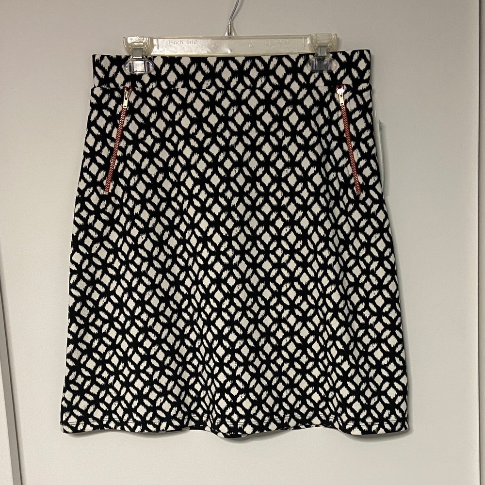 Le Lis Black and White Patterned A-Line Skirt